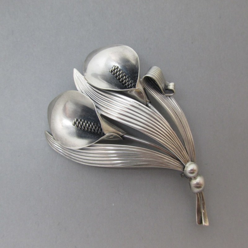 Ne From silver flower brooch